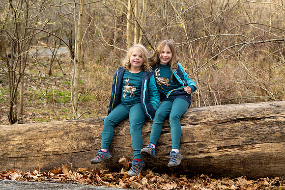 Elizabeth and Jen Family Portraits 2022-7