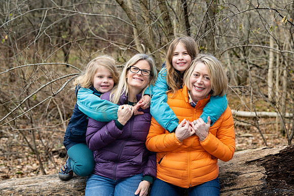 Elizabeth and Jen Family Portraits 2022-13