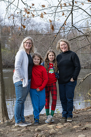 Elizabeth and Jen Family Portraits 2024-43