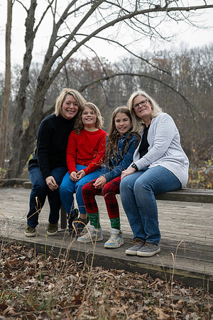 Elizabeth and Jen Family Portraits 2024-15