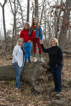 Elizabeth and Jen Family Portraits 2024-2